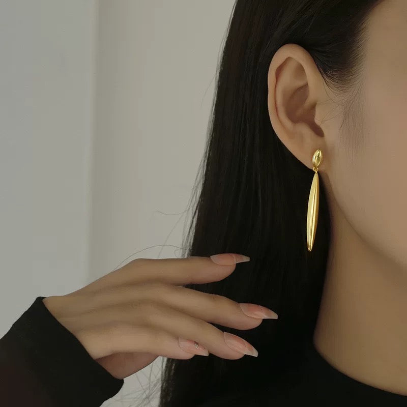 Waterdrop Gold Drop Earrings