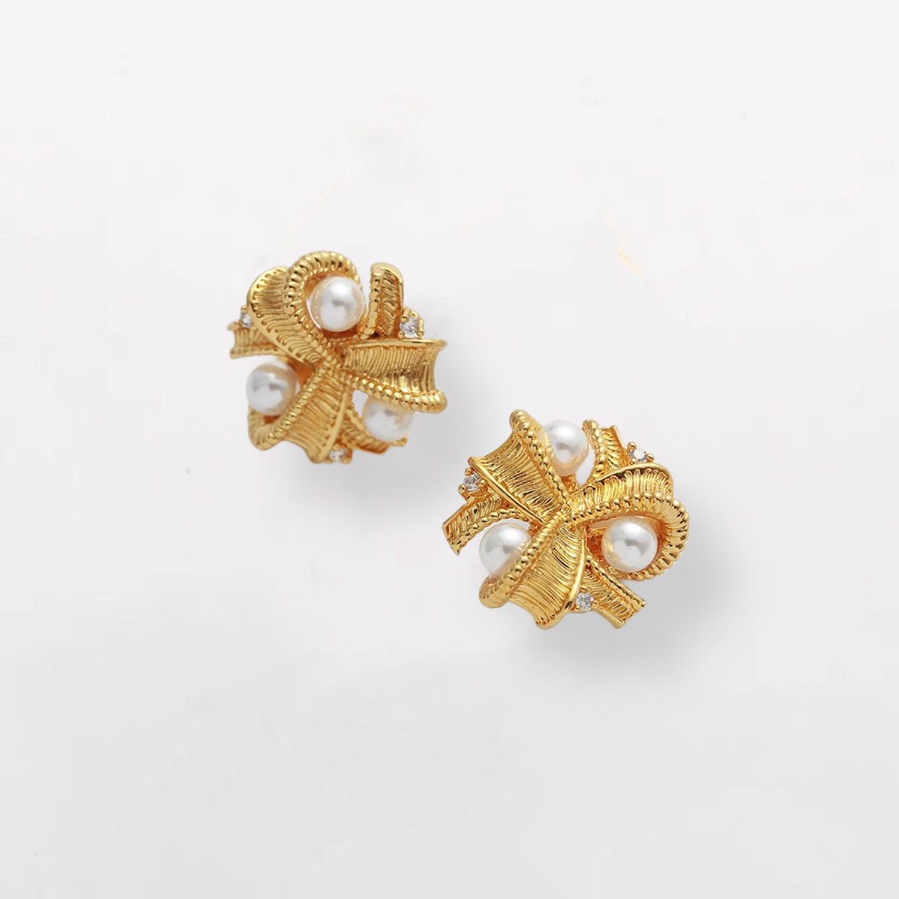 Helena Pearl Flower Ear Studs