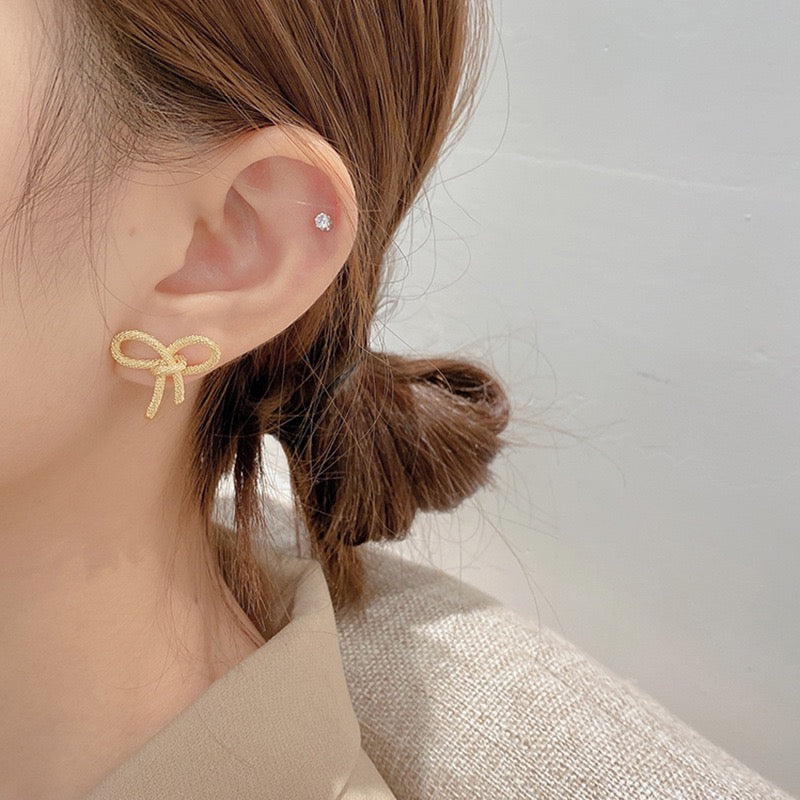 Twist Ribbon Gold Studs