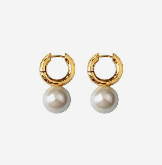 Tyra Pearl Earrings